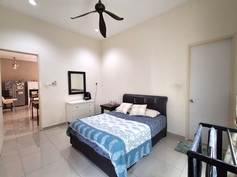 Semi-Detached House for Sale in Taman Kluang Indah (Kluang) - Helen Lee - Bedroom - PropertyGuru.com.my