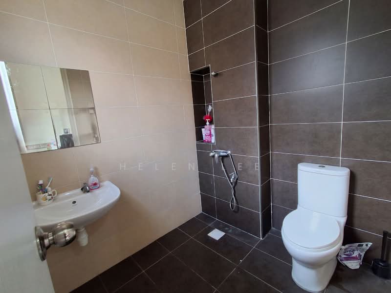 Semi-Detached House for Sale in Taman Kluang Indah (Kluang) - Helen Lee - Bathroom - PropertyGuru.com.my