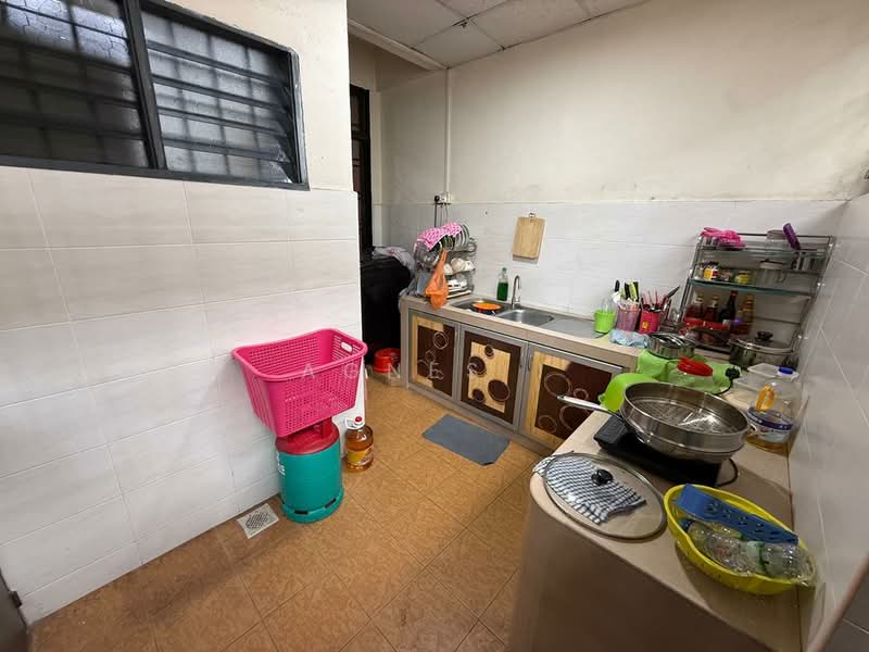 2-storey Terraced House for Sale in Taman Desa Cemerlang (Ulu Tiram) - Agnes . - Kitchen - PropertyGuru.com.my