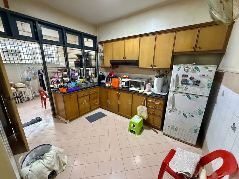 2-storey Terraced House for Sale in Taman Desa Cemerlang (Ulu Tiram) - Agnes . - Kitchen - PropertyGuru.com.my