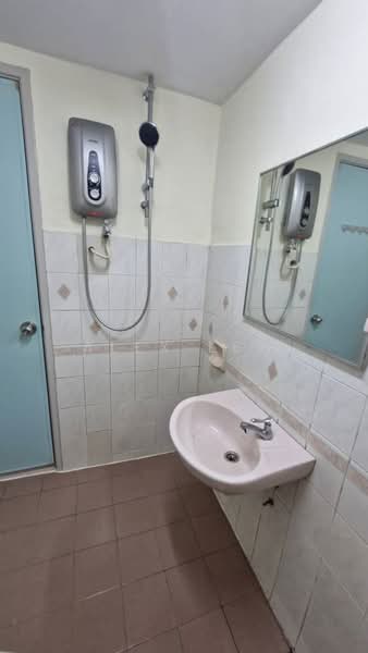 Condominium for Sale at Vista Komanwel C - Alex Lew - Bathroom - PropertyGuru.com.my