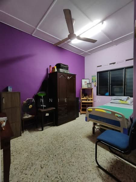 Rumah Berkembar untuk Dijual di Taman Nong Chik (Johor Bahru) - Annie Low - Bedroom - PropertyGuru.com.my
