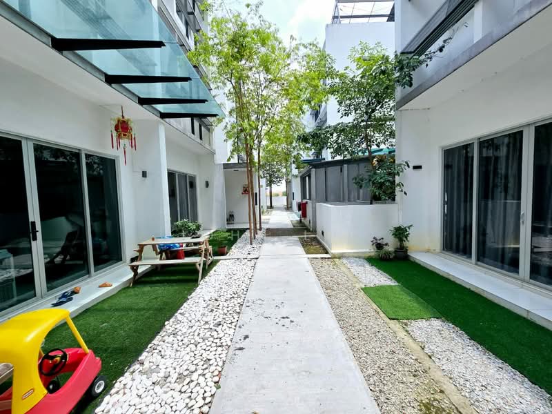 Kondominium untuk Dijual di Elevia Residences - John Lee - Exterior - PropertyGuru.com.my