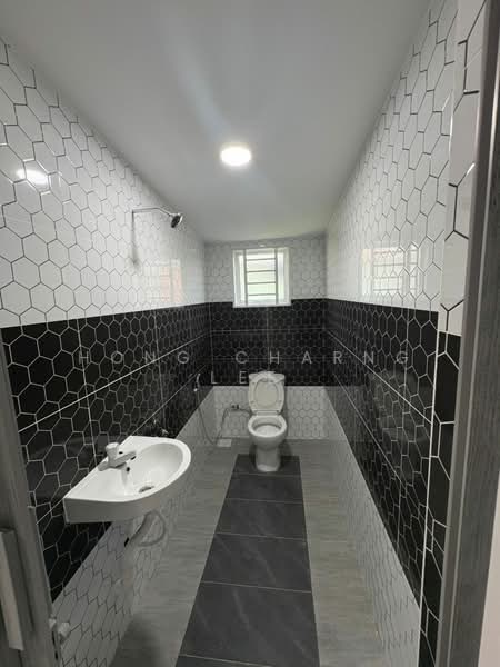 1-storey Terraced House for Rent in Tampoi (Johor) - Hong Charng Lee - Bathroom - PropertyGuru.com.my