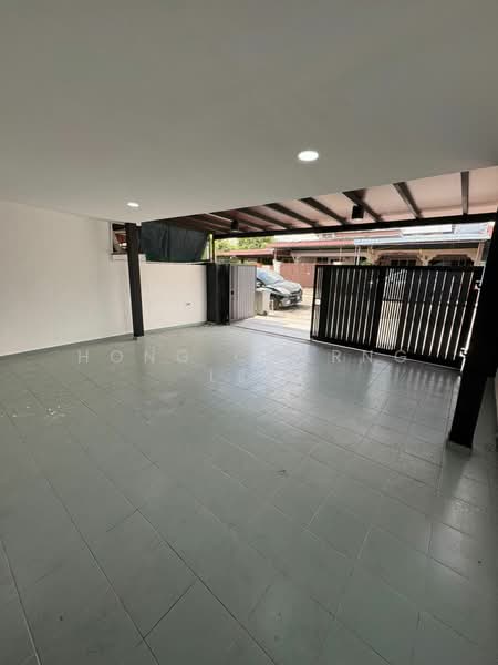 1-storey Terraced House for Rent in Tampoi (Johor) - Hong Charng Lee - Entrance - PropertyGuru.com.my