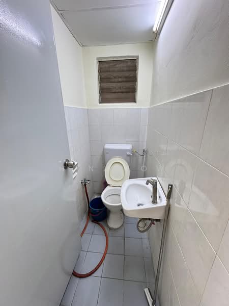 Apartment for Rent at Kantan Court - Hanz Low - Bathroom - PropertyGuru.com.my