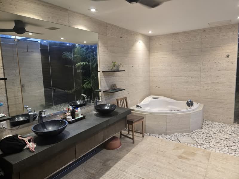 Rumah Banglo untuk Dijual di Bukit Gita Bayu (Seri Kembangan) - Wei Liew - Bathroom - PropertyGuru.com.my