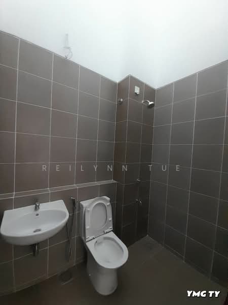 Rumah Teres 2 Tingkat untuk Dijual di Bandar Bukit Raja (Klang) - Reilynn Tue - Bathroom - PropertyGuru.com.my