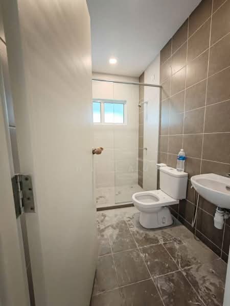 Semi-Detached House for Rent in Seri Kembangan (Selangor) - HL Lau - Bathroom - PropertyGuru.com.my