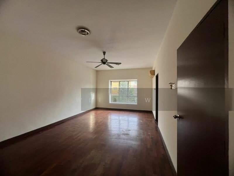 2.5-storey Terraced House for Sale in Seri Kembangan (Selangor) - Wei Liew - Living Room - PropertyGuru.com.my