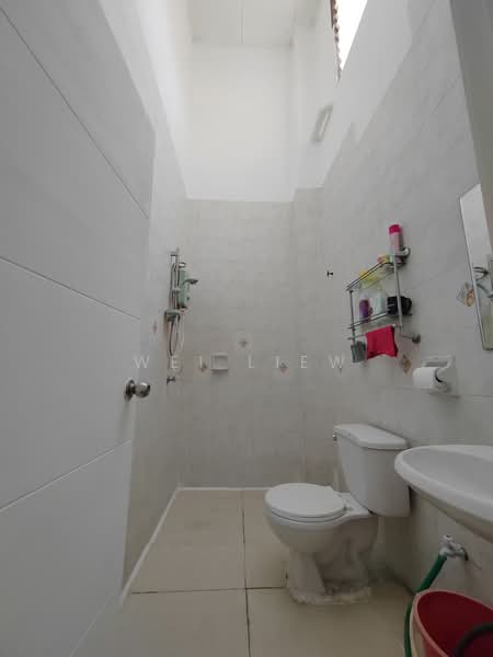 Terraced House for Sale in Bandar Putra Permai (Seri Kembangan) - Wei Liew - Bathroom - PropertyGuru.com.my