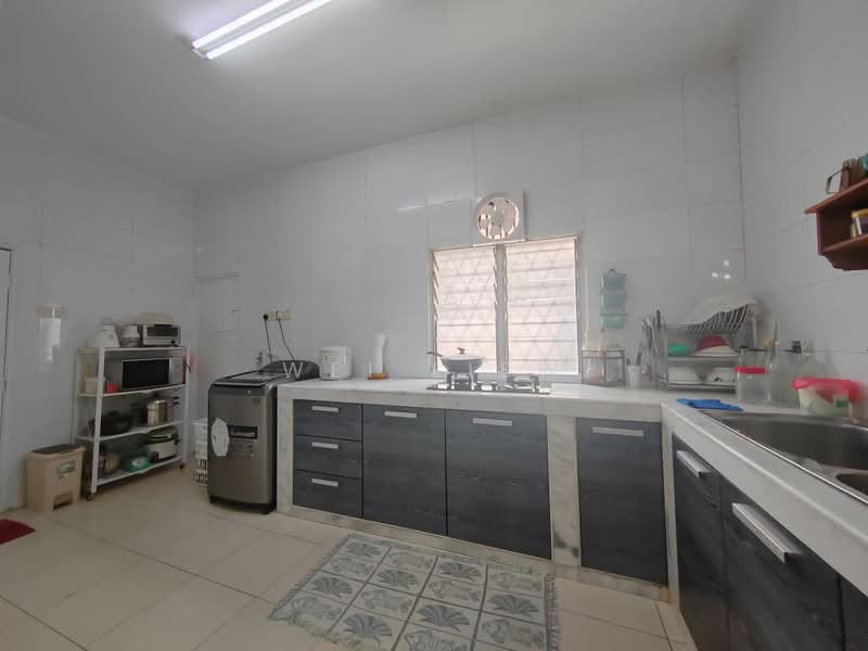 Terraced House for Sale in Bandar Putra Permai (Seri Kembangan) - Wei Liew - Kitchen - PropertyGuru.com.my