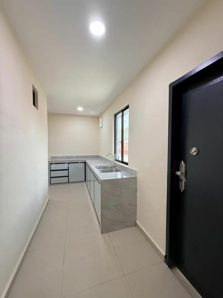 1-storey Terraced House for Sale in Taman Dato Penggawa Barat (Tampoi) - Jason Fam - Kitchen - PropertyGuru.com.my