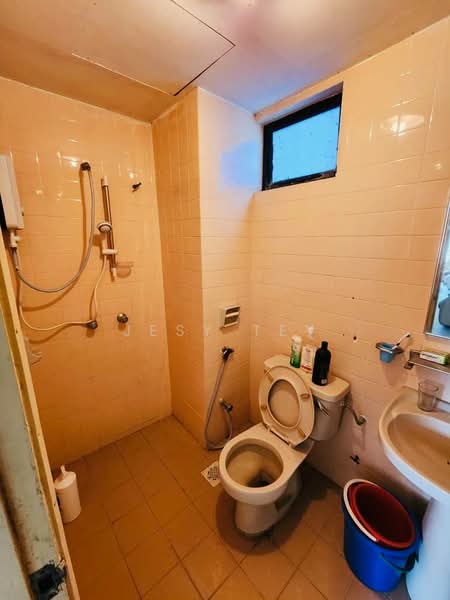 Pangsapuri untuk Dijual di Kempas Apartment - Jesy Tey - Bathroom - PropertyGuru.com.my