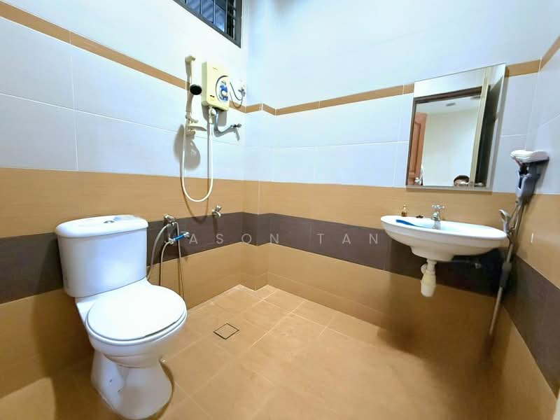 Rumah Teres 2 Tingkat untuk Dijual di Taman Desa Tebrau (Tebrau) - Jason Tan - Bathroom - PropertyGuru.com.my