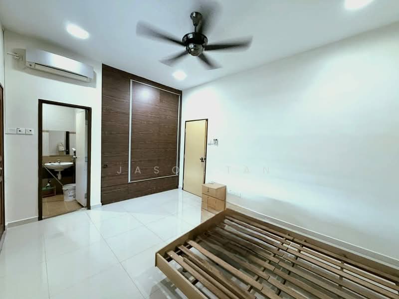 Rumah Teres 2 Tingkat untuk Dijual di Taman Desa Tebrau (Tebrau) - Jason Tan - Bedroom - PropertyGuru.com.my