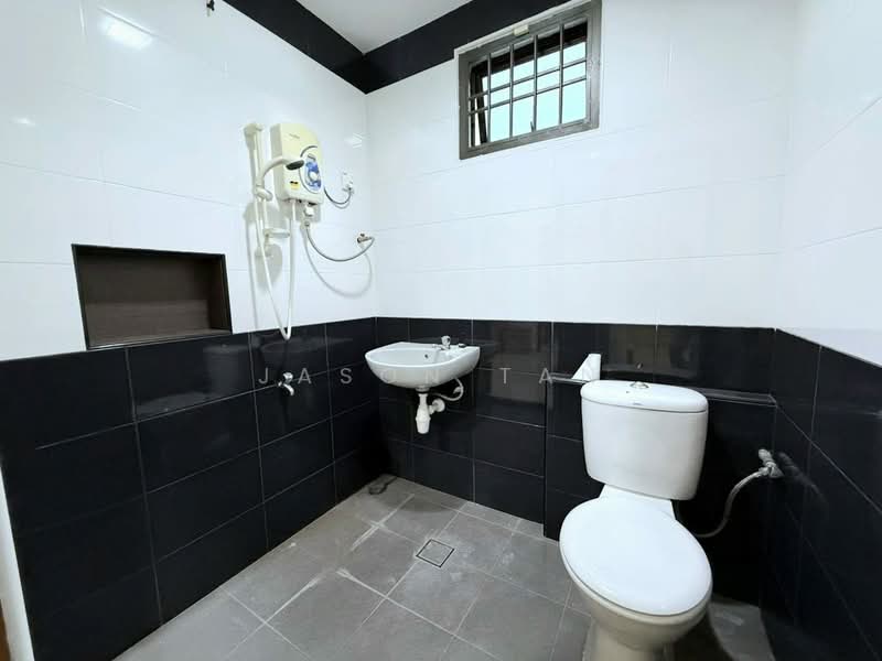 Rumah Teres 2 Tingkat untuk Dijual di Taman Desa Tebrau (Tebrau) - Jason Tan - Bathroom - PropertyGuru.com.my