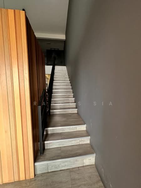 Kedai / Pejabat untuk Dijual di Bandar Sri Damansara (Selangor) - Frances Sia - Corridor - PropertyGuru.com.my