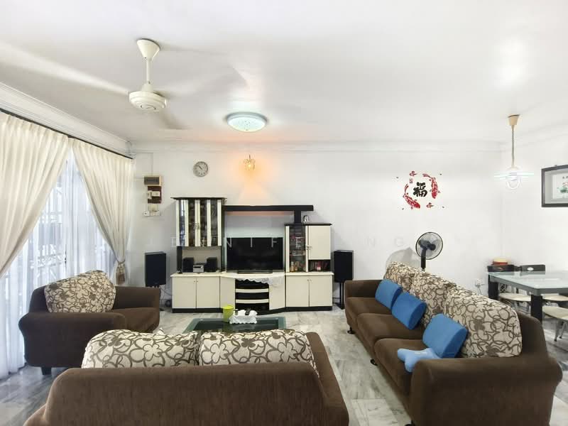 Rumah Teres 2 Tingkat untuk Dijual di Taman Sri Putri (Skudai) - Jennifer Ng - Living Room - PropertyGuru.com.my