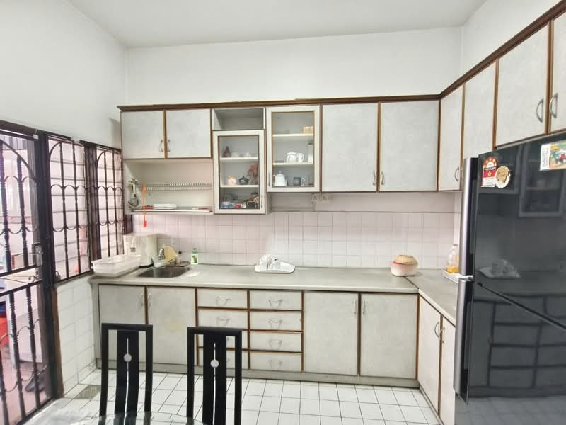 Rumah Teres 2 Tingkat untuk Dijual di Taman Sri Putri (Skudai) - Jennifer Ng - Kitchen - PropertyGuru.com.my