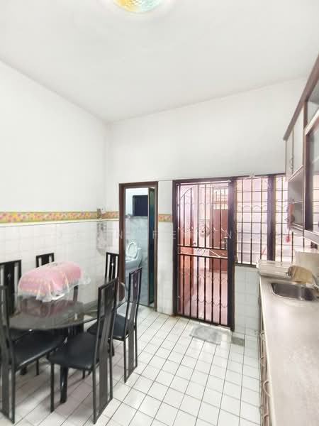 Rumah Teres 2 Tingkat untuk Dijual di Taman Sri Putri (Skudai) - Jennifer Ng - Dining Room - PropertyGuru.com.my
