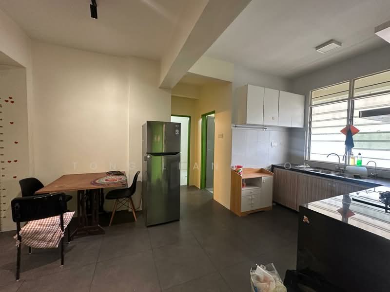 Pangsapuri untuk Dijual di Desa Bukit Dumbar - Tong Liang Ooi - Kitchen - PropertyGuru.com.my