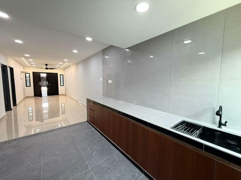 1-storey Terraced House for Sale in Taman Universiti (Skudai) - Melinda Ee - Kitchen - PropertyGuru.com.my