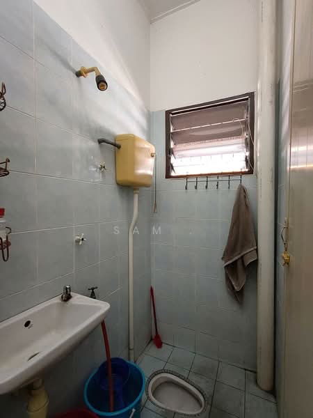1-storey Terraced House for Sale in Taman Sri Perkasa (Ipoh) - Sam . - Bathroom - PropertyGuru.com.my