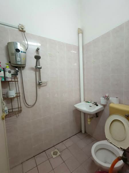 1-storey Terraced House for Sale in Taman Sri Perkasa (Ipoh) - Sam . - Bathroom - PropertyGuru.com.my
