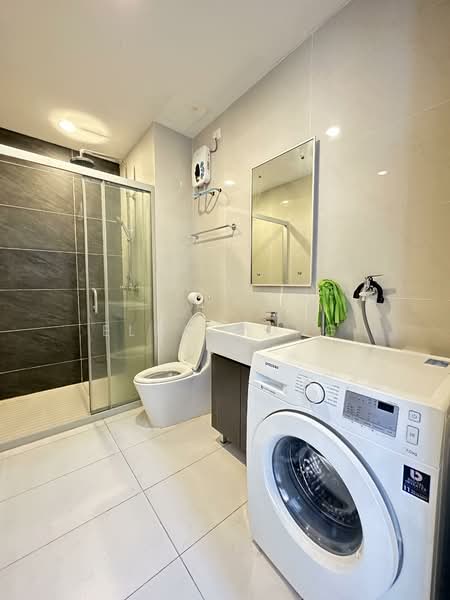 Service Residence for Sale at Paragon Suites @ CIQ - Elsa Wong - Bathroom - PropertyGuru.com.my