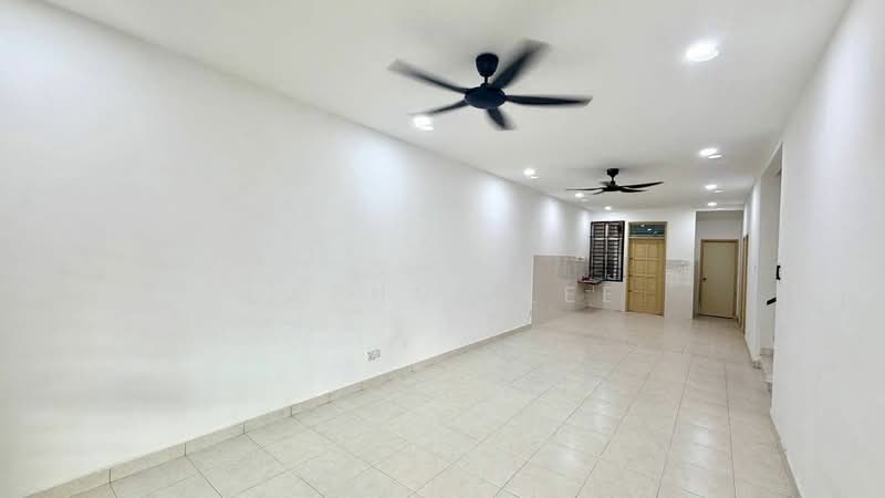 1.5-storey Terraced House for Sale in Taman Pelangi Indah (Ulu Tiram) - Daphne Lee - Living Room - PropertyGuru.com.my