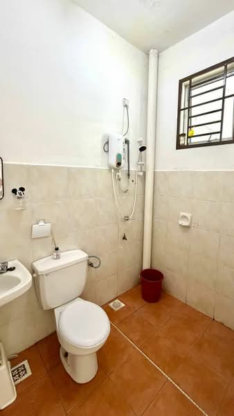 1.5-storey Terraced House for Sale in Taman Pelangi Indah (Ulu Tiram) - Daphne Lee - Bathroom - PropertyGuru.com.my