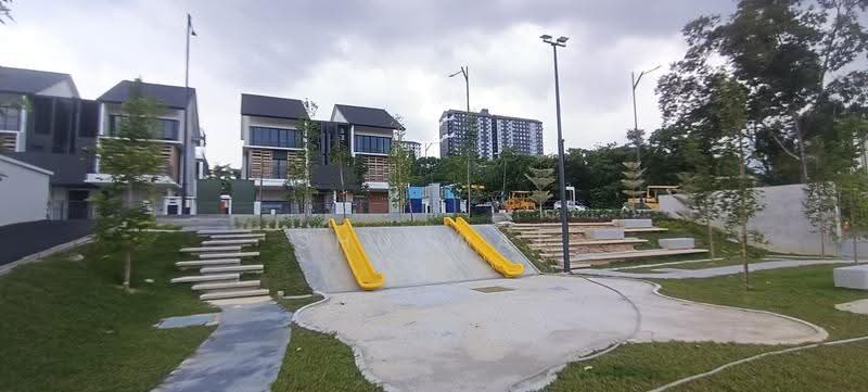 Rumah Berkembar untuk Dijual di Bandar Kinrara (Selangor) - Shu Wai - Exterior - PropertyGuru.com.my