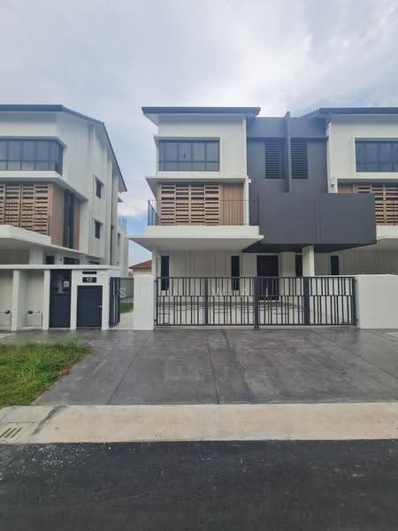 Rumah Berkembar untuk Dijual di Bandar Kinrara (Selangor) - Shu Wai - Exterior - PropertyGuru.com.my
