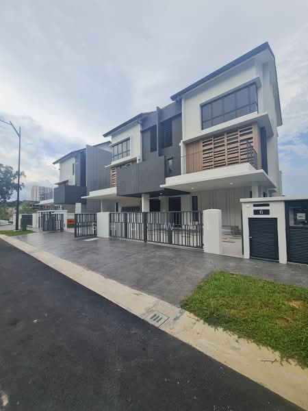 Rumah Berkembar untuk Dijual di BANDAR PUCHONG JAYA (Puchong) - Shu Wai - Exterior - PropertyGuru.com.my
