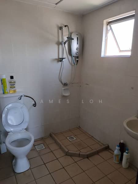 Servis Apartment untuk Dijual di Rhythm Avenue - James Loh - Bathroom - PropertyGuru.com.my