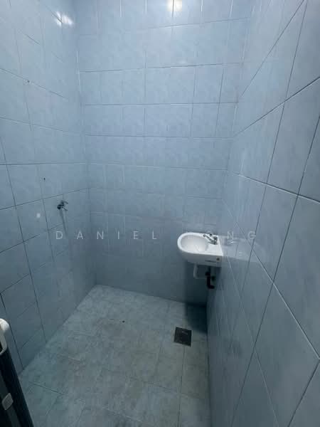 1-storey Terraced House for Sale in Saleng (Senai) - Daniel Yong - Bathroom - PropertyGuru.com.my