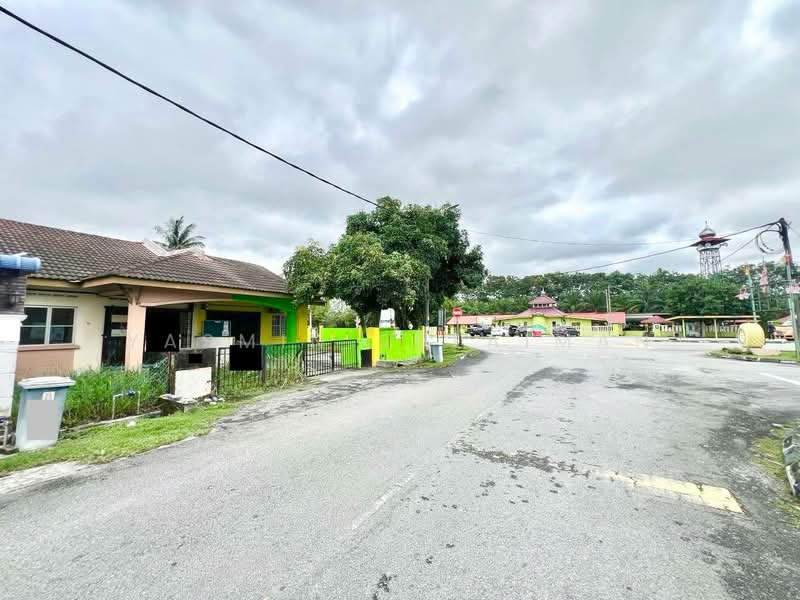 1-storey Terraced House for Sale in Bandar Mahkota Banting (Tanjong Duabelas) - Yasmin Sulaiman - Exterior - PropertyGuru.com.my