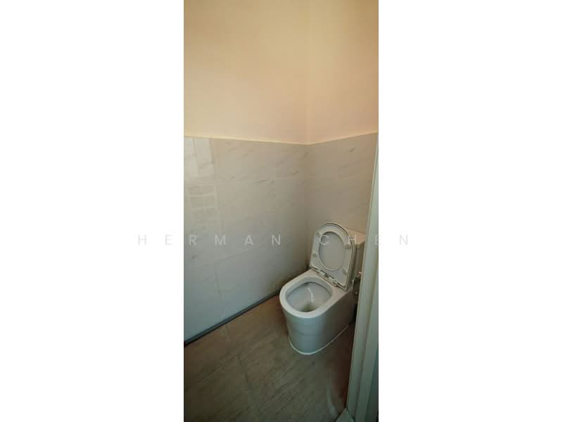 Shop for Rent in Tampoi (Johor) - Herman Chen - Bathroom - PropertyGuru.com.my