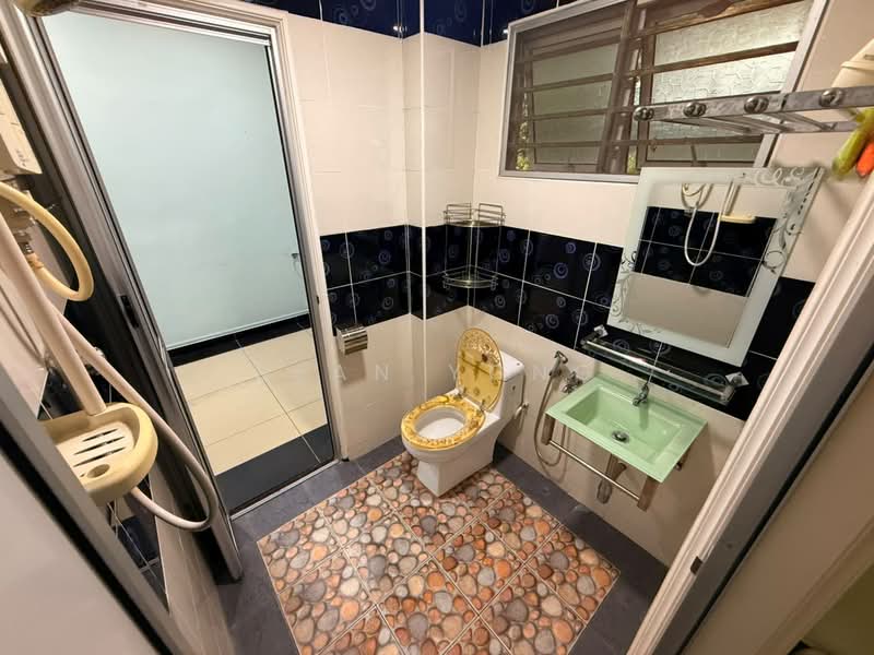 Rumah Teres 2 Tingkat untuk Dijual di Taman Daya (Kepong) - Sean Yong - Bathroom - PropertyGuru.com.my