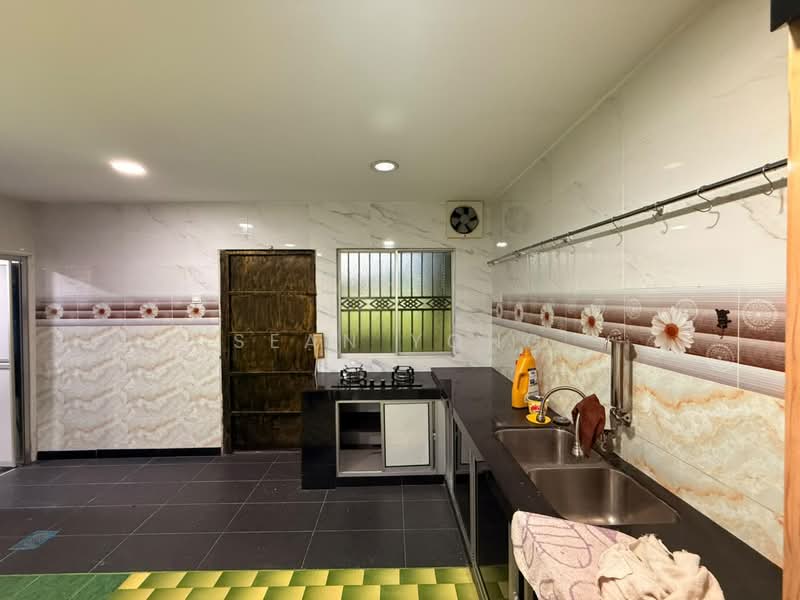 Rumah Teres 2 Tingkat untuk Dijual di Taman Daya (Kepong) - Sean Yong - Kitchen - PropertyGuru.com.my
