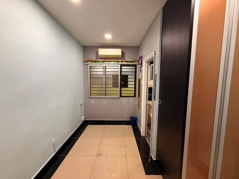 Rumah Teres 2 Tingkat untuk Dijual di Taman Daya (Kepong) - Sean Yong - Corridor - PropertyGuru.com.my