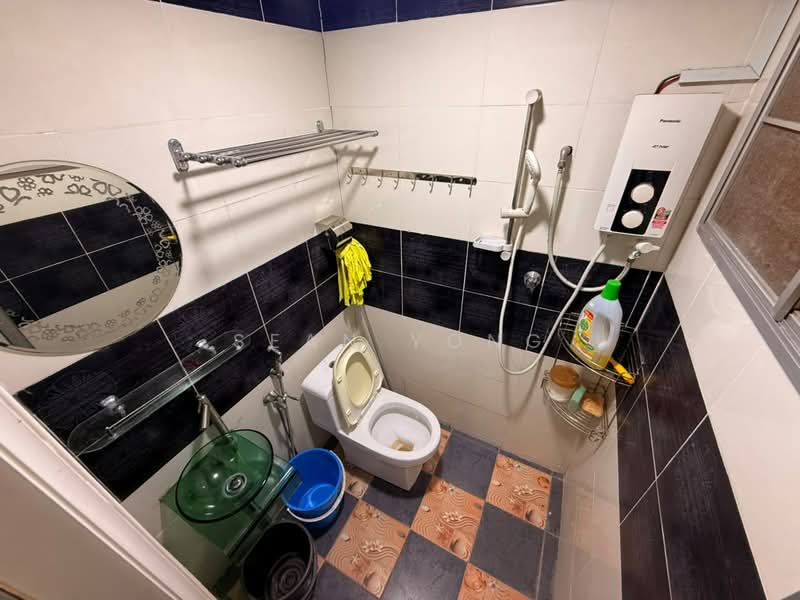 Rumah Teres 2 Tingkat untuk Dijual di Taman Daya (Kepong) - Sean Yong - Bathroom - PropertyGuru.com.my