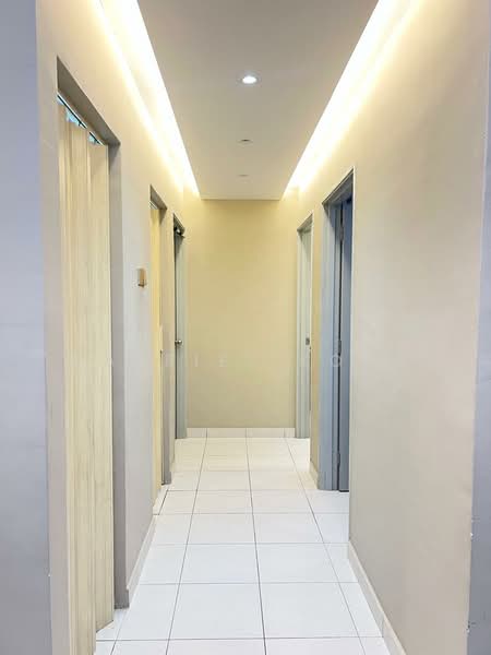 Pangsapuri untuk Disewa di Pangsapuri Seri Utama - Gabriel Kong - Corridor - PropertyGuru.com.my