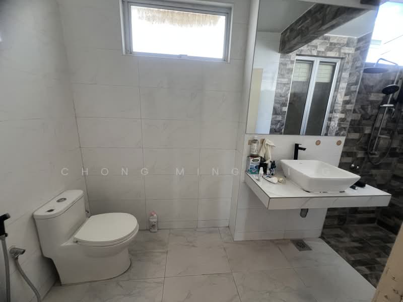 Rumah Berkembar untuk Dijual di Taman Anggun 3 (Rawang) - Chong Ming Ming - Bathroom - PropertyGuru.com.my