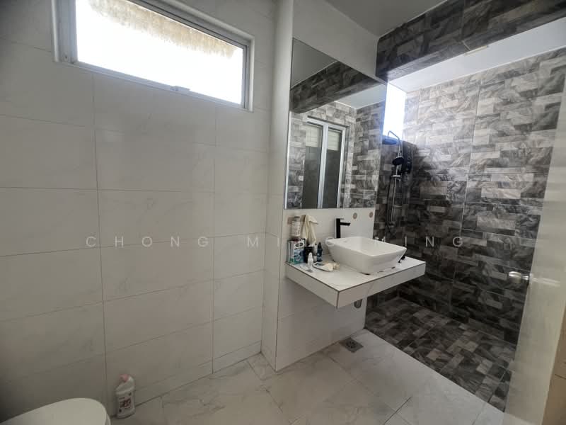 Rumah Berkembar untuk Dijual di Taman Anggun 3 (Rawang) - Chong Ming Ming - Bathroom - PropertyGuru.com.my