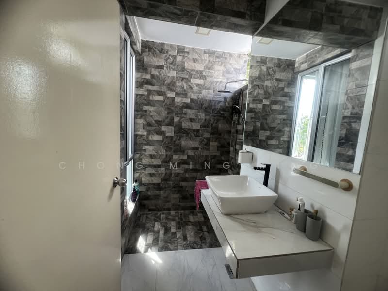Rumah Berkembar untuk Dijual di Taman Anggun 3 (Rawang) - Chong Ming Ming - Bathroom - PropertyGuru.com.my
