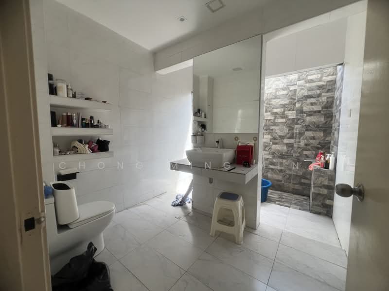 Rumah Berkembar untuk Dijual di Taman Anggun 3 (Rawang) - Chong Ming Ming - Bathroom - PropertyGuru.com.my