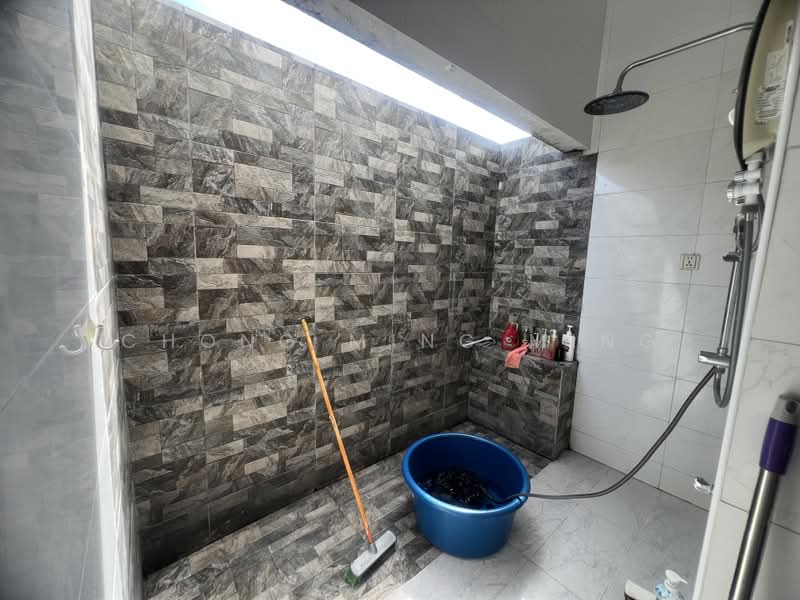 Rumah Berkembar untuk Dijual di Taman Anggun 3 (Rawang) - Chong Ming Ming - Bathroom - PropertyGuru.com.my