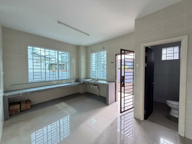Semi-Detached House for Sale in Taman Uni Central (Samarahan) - Warron Sia - Kitchen - PropertyGuru.com.my